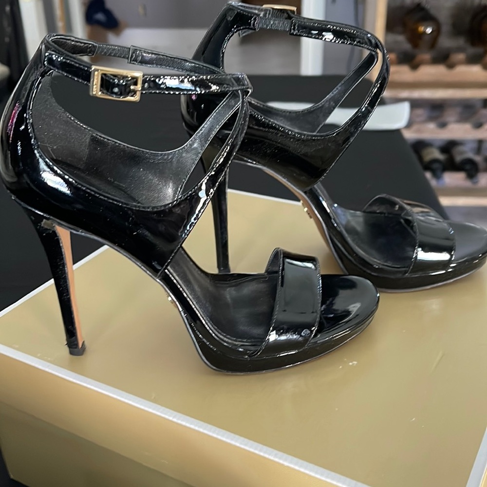 MICHAEL KORS Black Patent Leather Heels